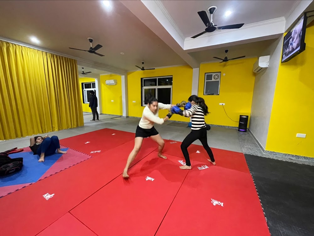 K MMA — Sparring on the mat